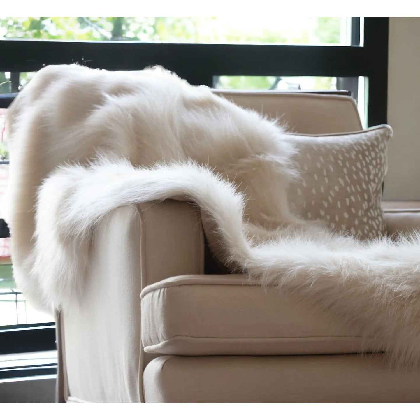 HMS 50\" X 60\" Royal White Long Hair Faux Fur Throw Acrylic & Polyester Knitted Plush 100% Polyester Backing for Garments