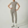 J8455-trendy Solid Color Seamless Legging 2 Piece Set Lady Yoga Wear Jogger Two Piece Set Women Tracksuit