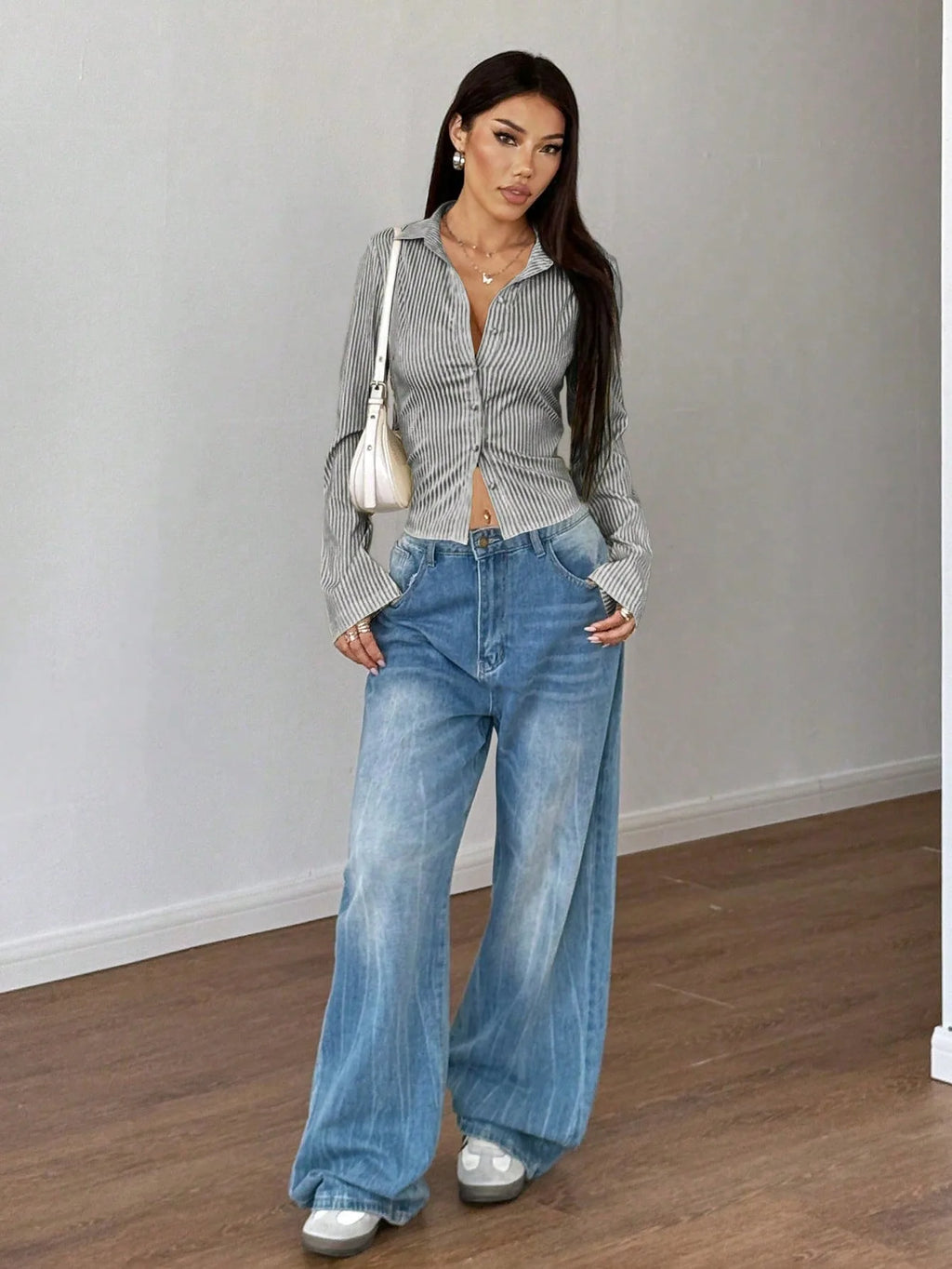 2025 Spring and Autumn New Fashionable and Casual Versatile V-neck Striped Temperament Slimming Long sleeved Shirt Top