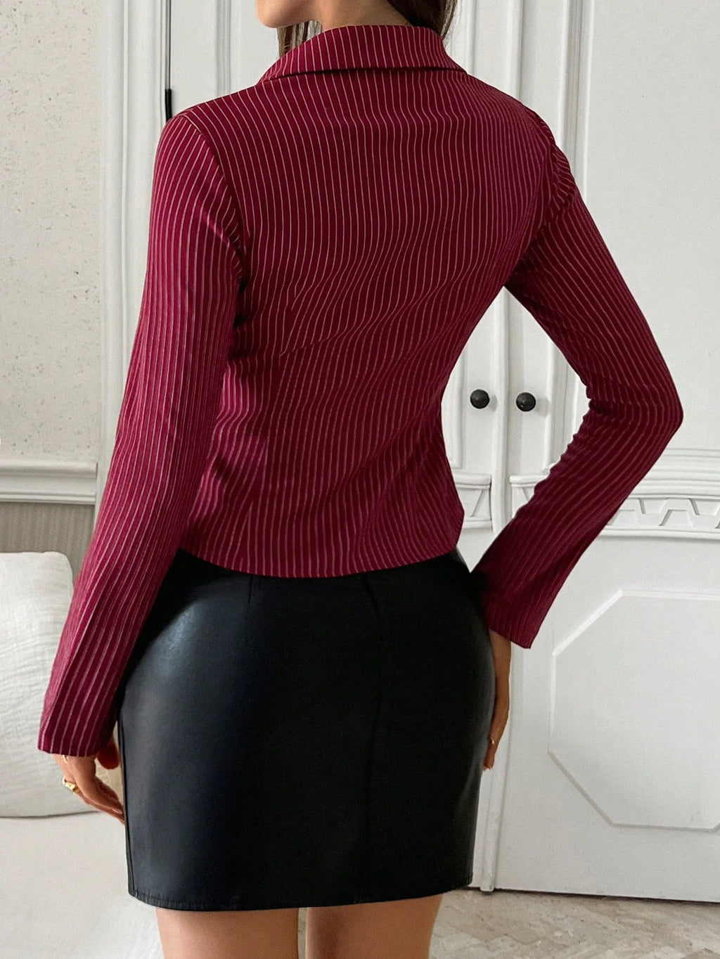 2025 Spring and Autumn New Fashionable and Casual Versatile V-neck Striped Temperament Slimming Long sleeved Shirt Top