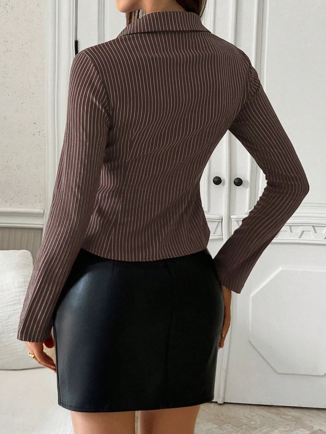 2025 Spring and Autumn New Fashionable and Casual Versatile V-neck Striped Temperament Slimming Long sleeved Shirt Top