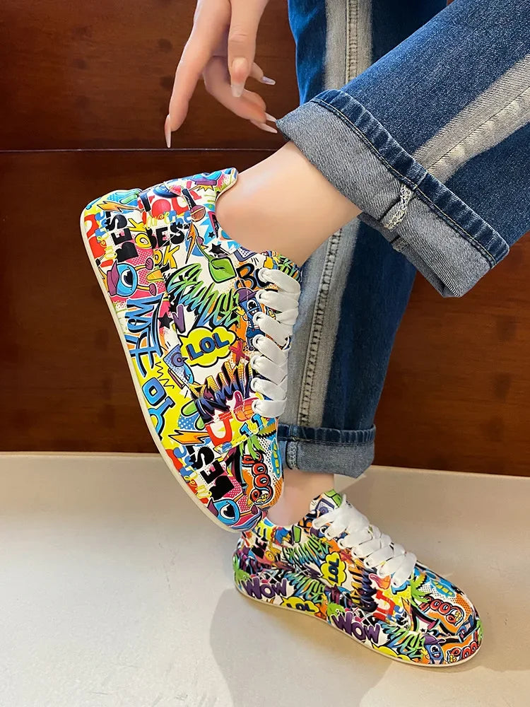 Women's Casual Sneakers Painted Graffiti Lace Up Sports Shoes for Women Flat Pu Leather Ladies Running Shoes Ladies Fashion New