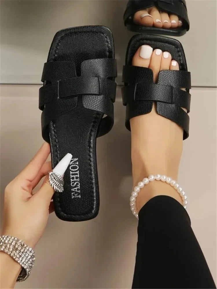 Summer New Women Slippers Flat Bottom Non-slip Outdoor Open Toe Beach Female Sandals Sexy Fashion Design Slides Woman Shoes