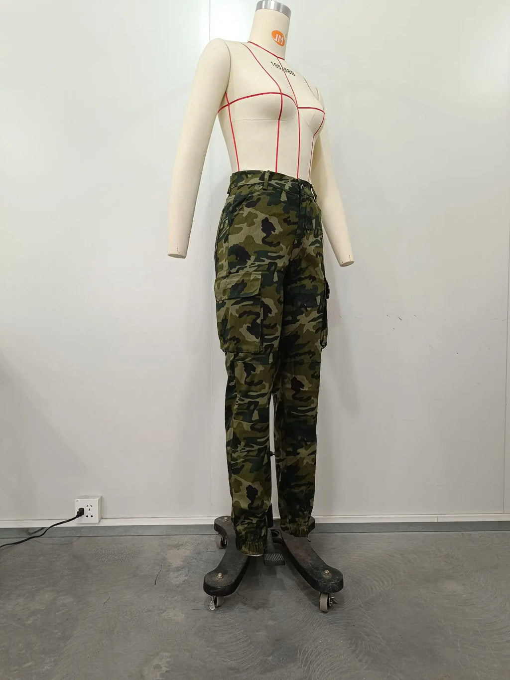 CM.YAYA Women’s Camouflage Printed Slim Cargo Pants 2024 Spring/Summer Pocket Jogger Street Fashion Safari Trousers
