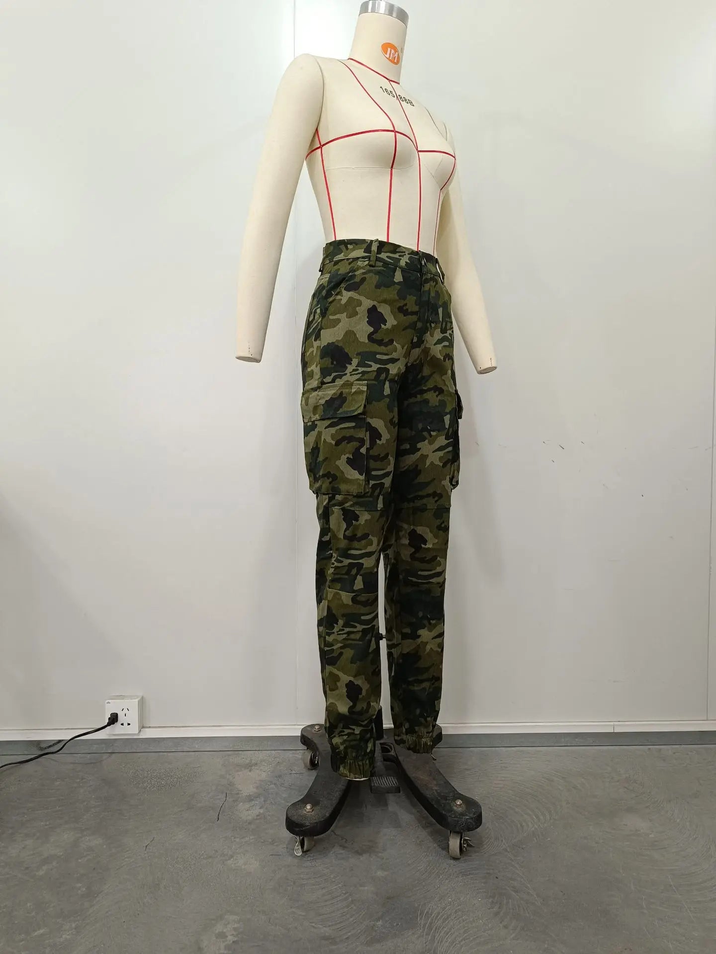 CM.YAYA Women’s Camouflage Printed Slim Cargo Pants 2024 Spring/Summer Pocket Jogger Street Fashion Safari Trousers