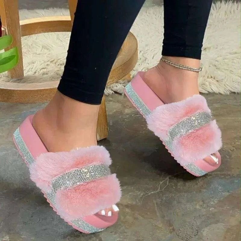 Summer 2020 Women's Flat Bot Platform Slippers Soft Sole Diamond Embellied Fur Strap Slippers Sweet Sle PVC Upper