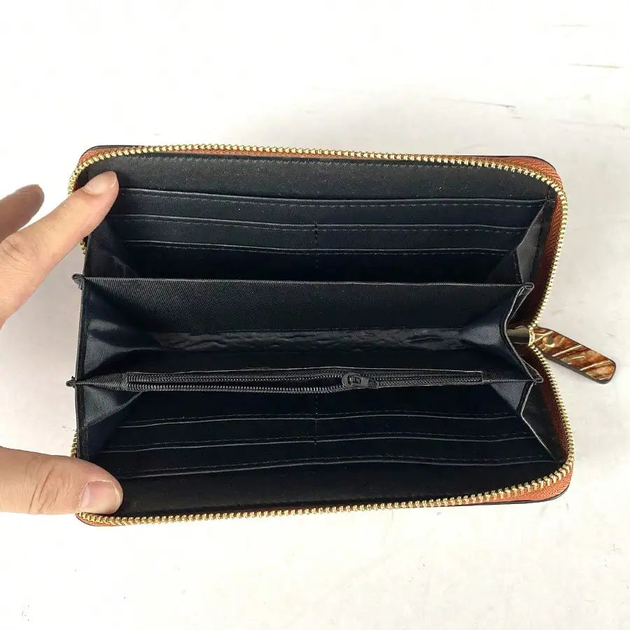 2025 New Retro Fashion Trendy Women's Wallet Gift Box with Carved Multi Card Embossed Zipper Long Wallet