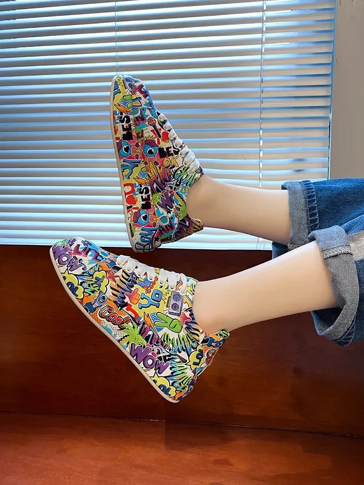 Women's Casual Sneakers Painted Graffiti Lace Up Sports Shoes for Women Flat Pu Leather Ladies Running Shoes Ladies Fashion New