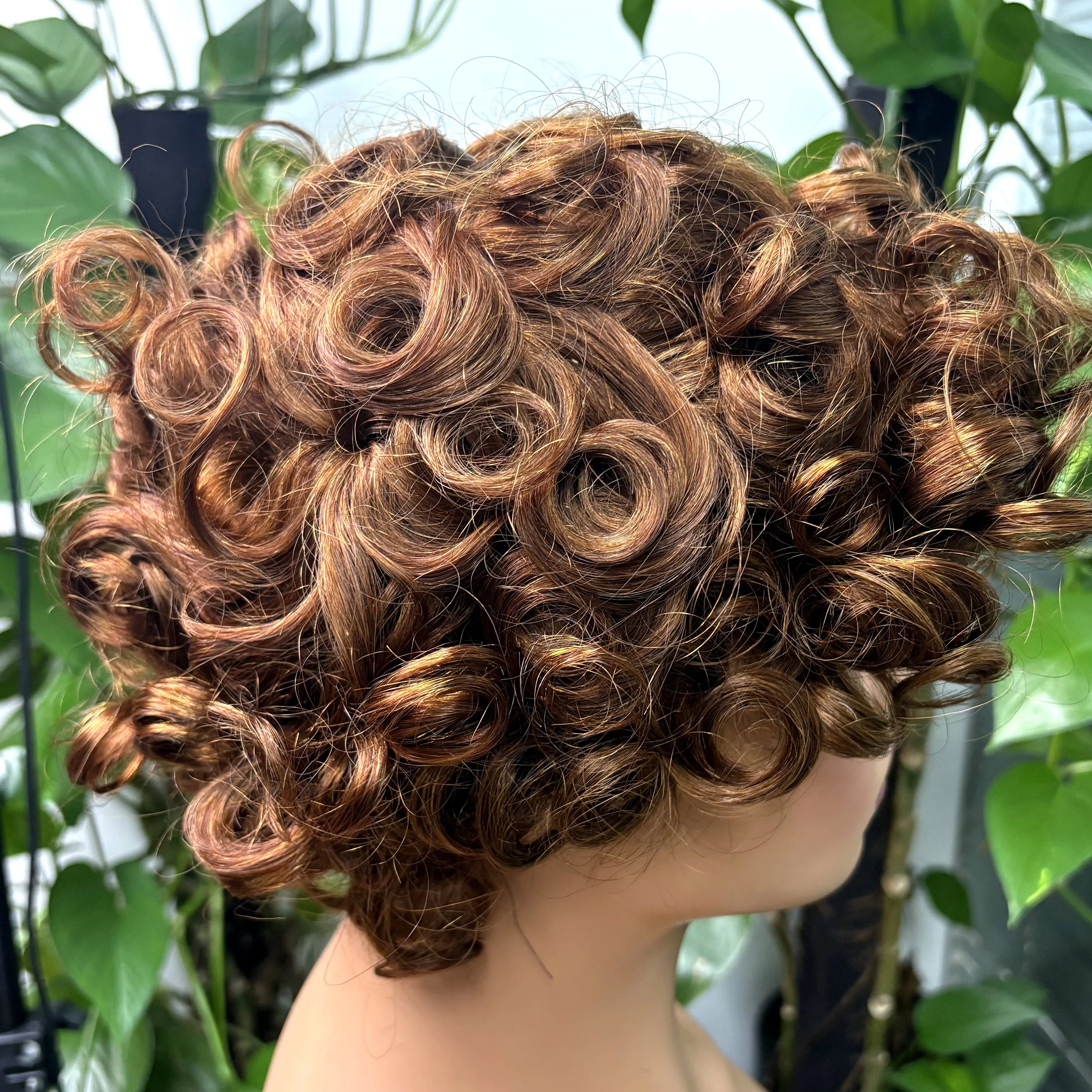 Full Machine Made Loose Wavy Bob Wig Human Hair Wigs 220% Short Colored Bouncy Curly Gluelesss Human Hair Wigs with Bangs