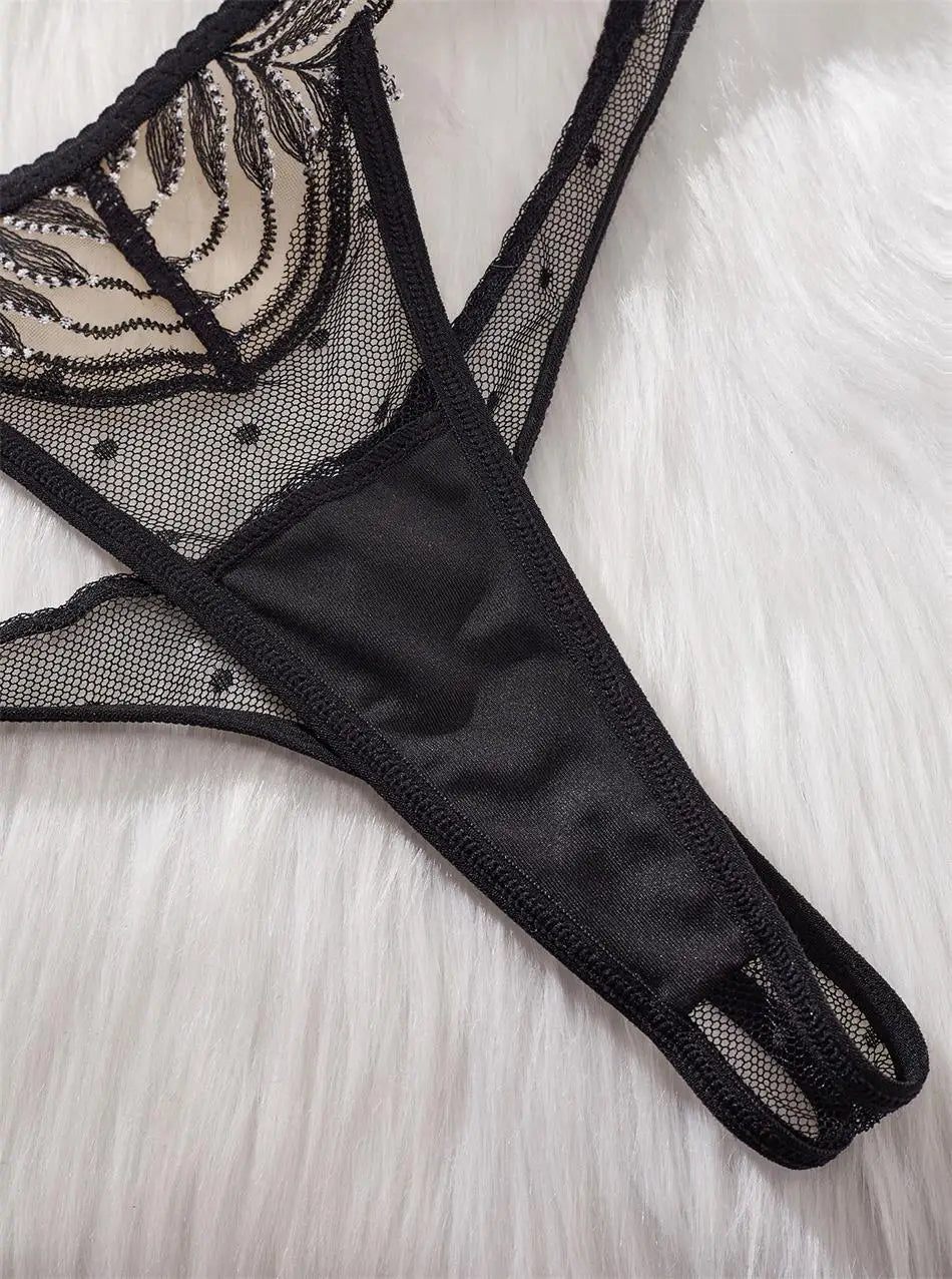 French Style Lingerie Set for Women Ultra-thin Hollow Out Bra Set Summer Sexy Mesh Embroidery Underwear Gathering Bra Beachwear