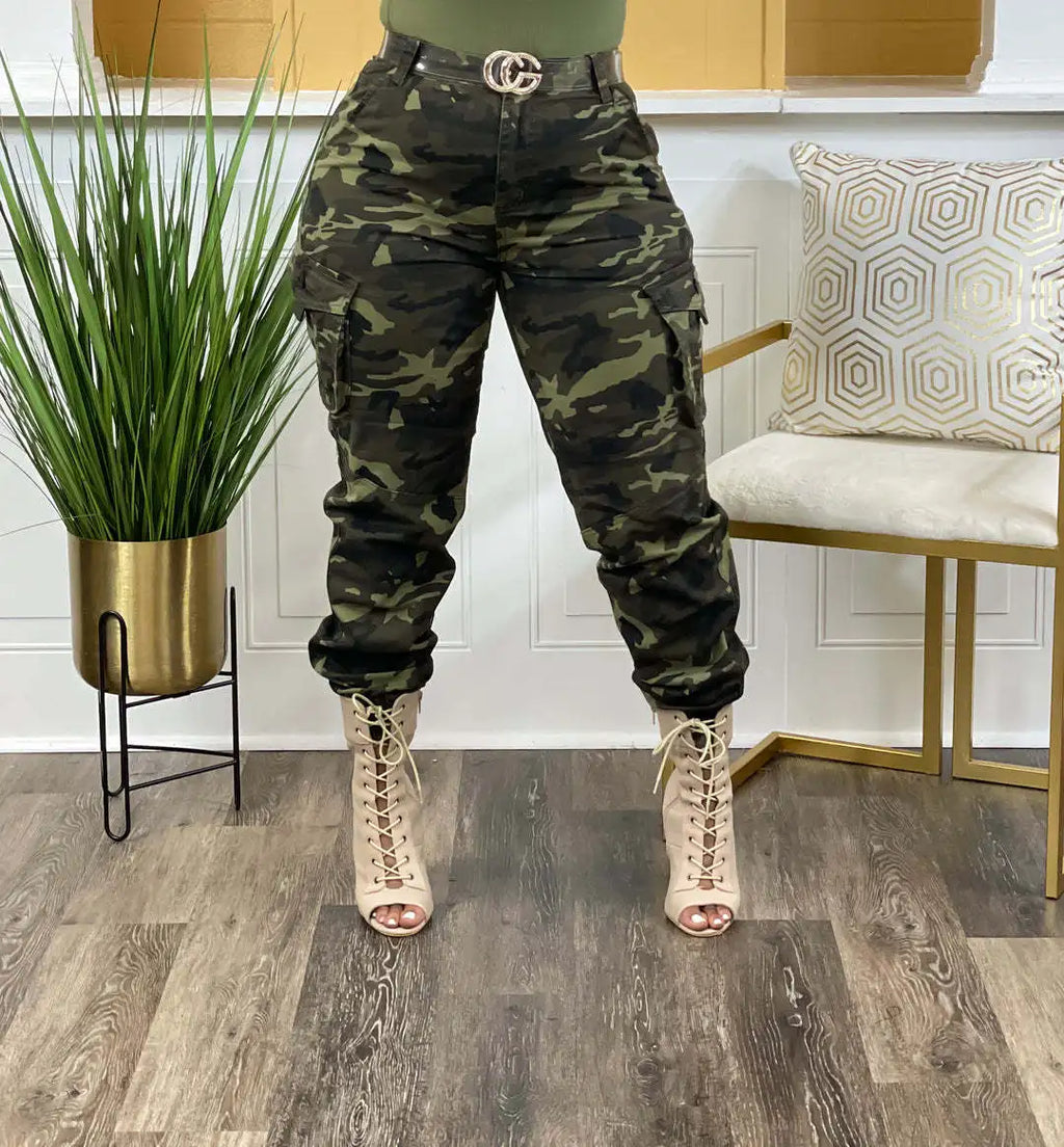 CM.YAYA Women’s Camouflage Printed Slim Cargo Pants 2024 Spring/Summer Pocket Jogger Street Fashion Safari Trousers