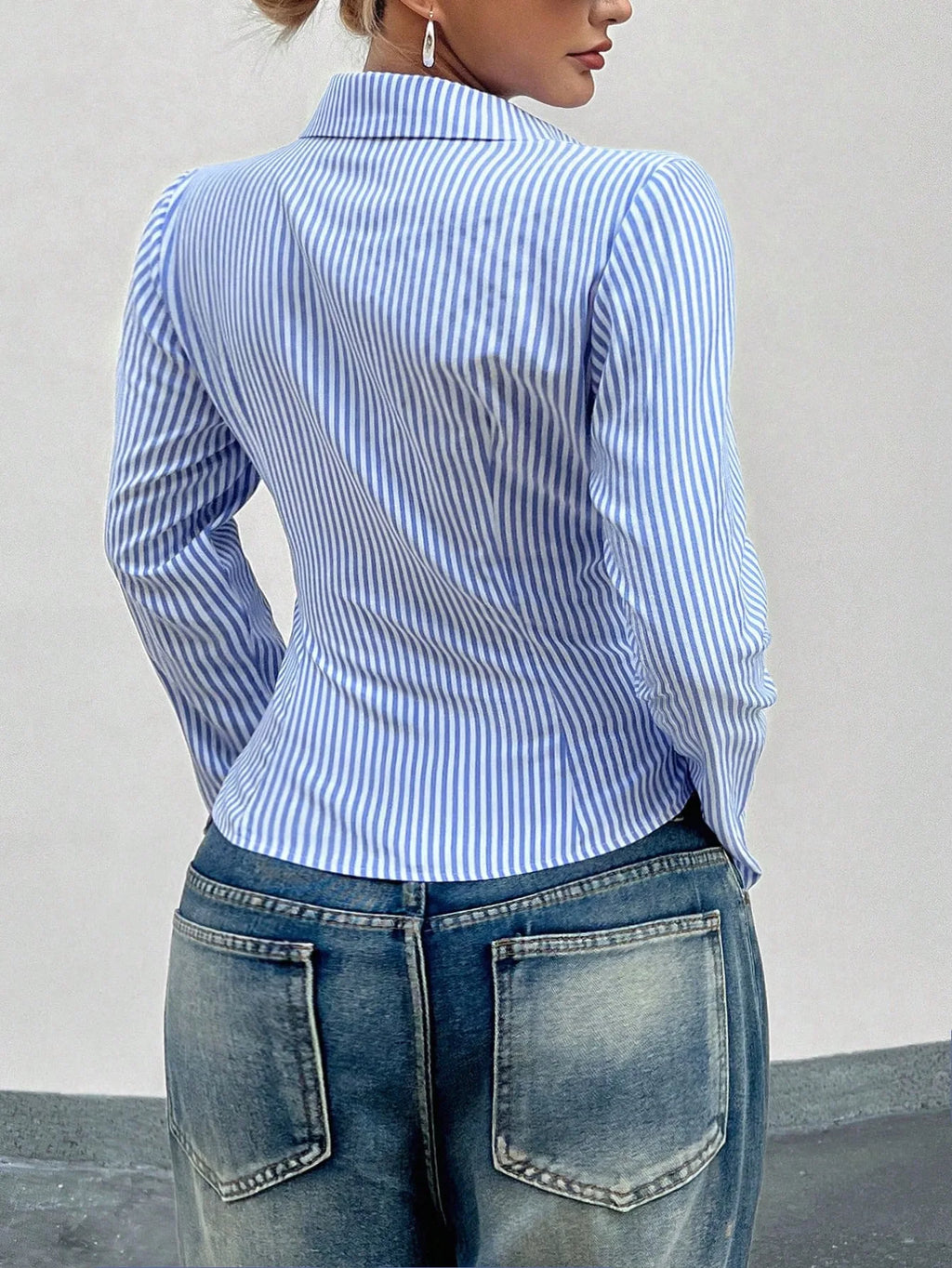 2025 Spring and Autumn New Fashionable and Casual Versatile V-neck Striped Temperament Slimming Long sleeved Shirt Top