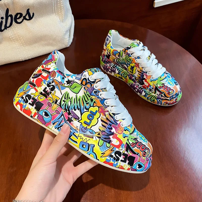 Women's Casual Sneakers Painted Graffiti Lace Up Sports Shoes for Women Flat Pu Leather Ladies Running Shoes Ladies Fashion New