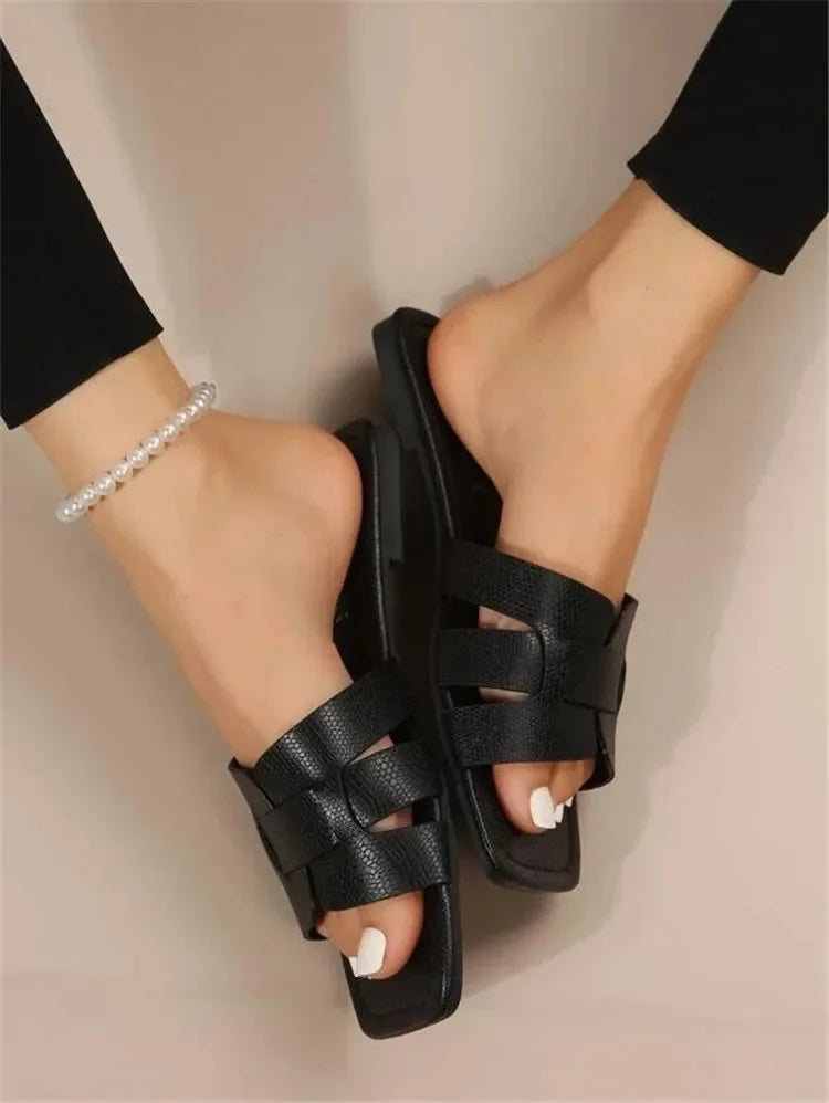 Summer New Women Slippers Flat Bottom Non-slip Outdoor Open Toe Beach Female Sandals Sexy Fashion Design Slides Woman Shoes