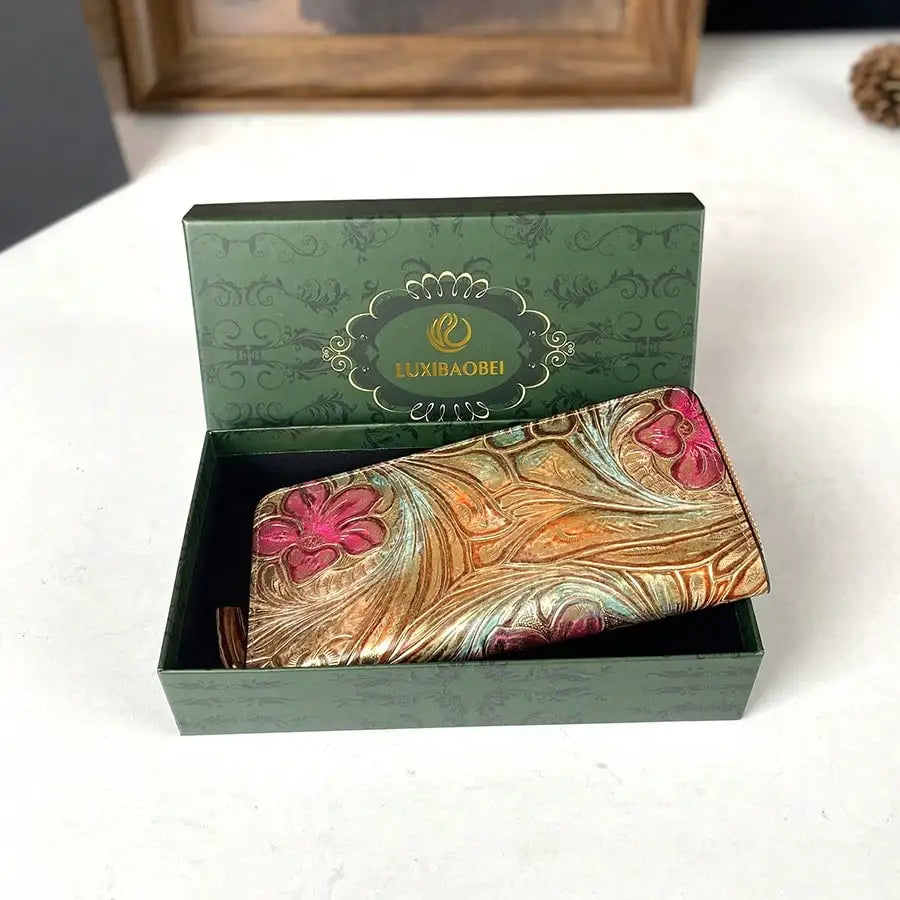 2025 New Retro Fashion Trendy Women's Wallet Gift Box with Carved Multi Card Embossed Zipper Long Wallet
