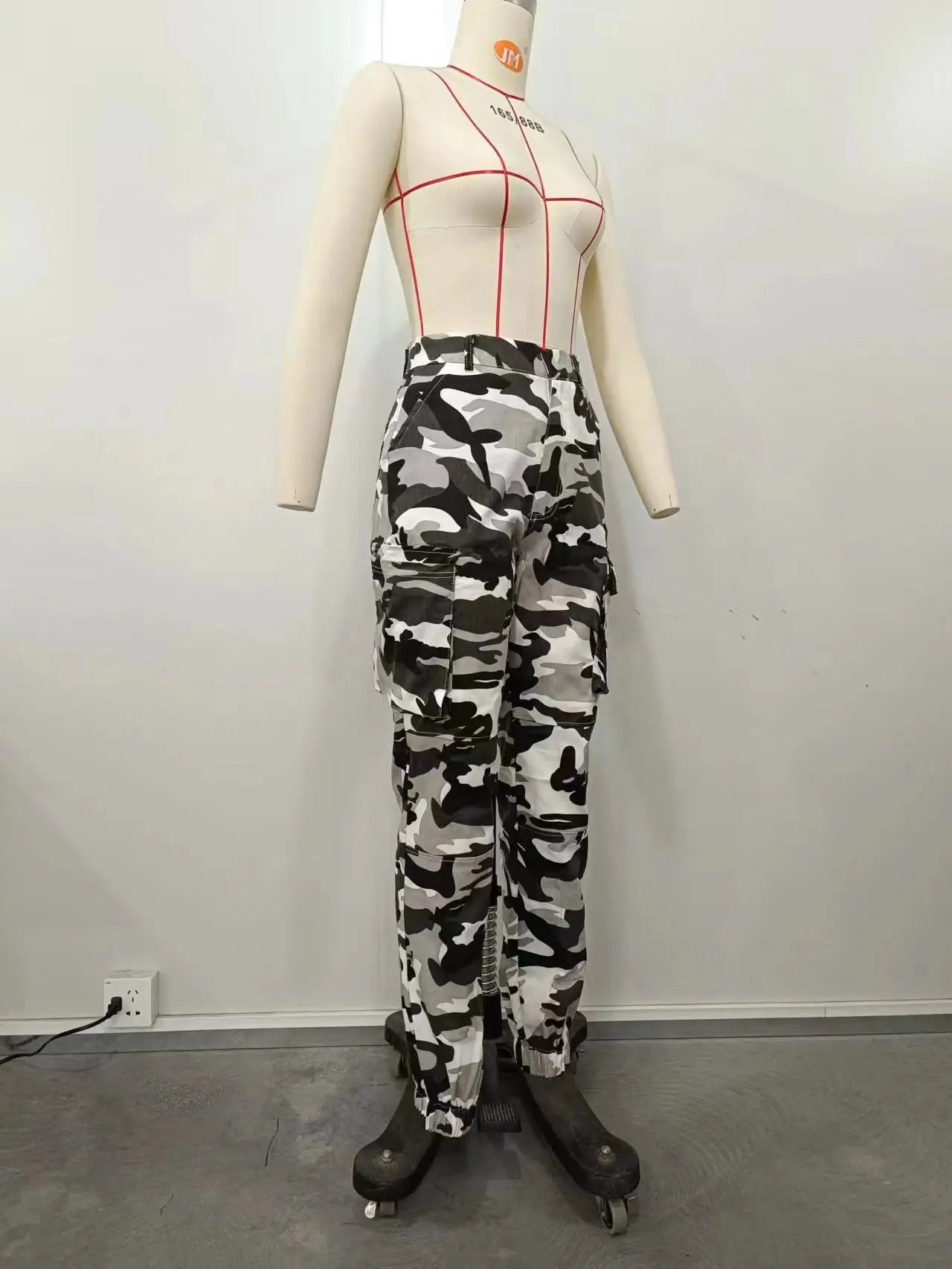 CM.YAYA Women’s Camouflage Printed Slim Cargo Pants 2024 Spring/Summer Pocket Jogger Street Fashion Safari Trousers