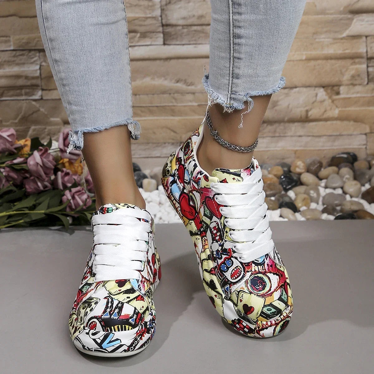Women's Casual Sneakers Fashion New Painted Graffiti Lace Up Sports Shoes for Women Flat Pu Leather Ladies Running Shoes 36-43