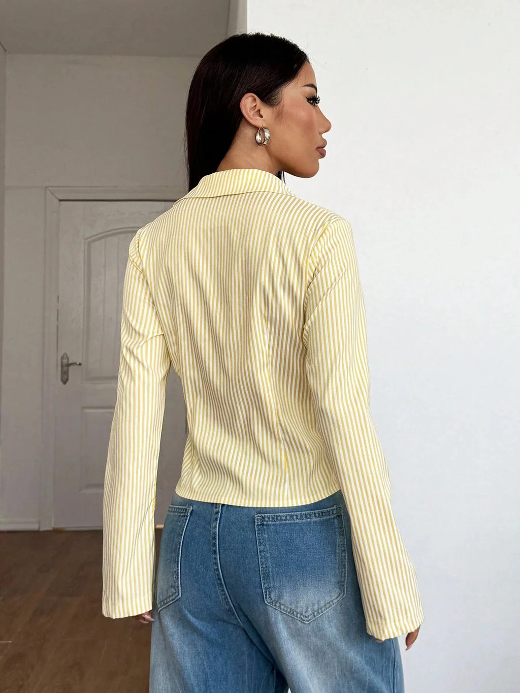 2025 Spring and Autumn New Fashionable and Casual Versatile V-neck Striped Temperament Slimming Long sleeved Shirt Top