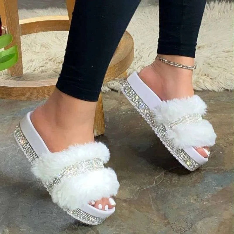 Summer 2020 Women's Flat Bot Platform Slippers Soft Sole Diamond Embellied Fur Strap Slippers Sweet Sle PVC Upper