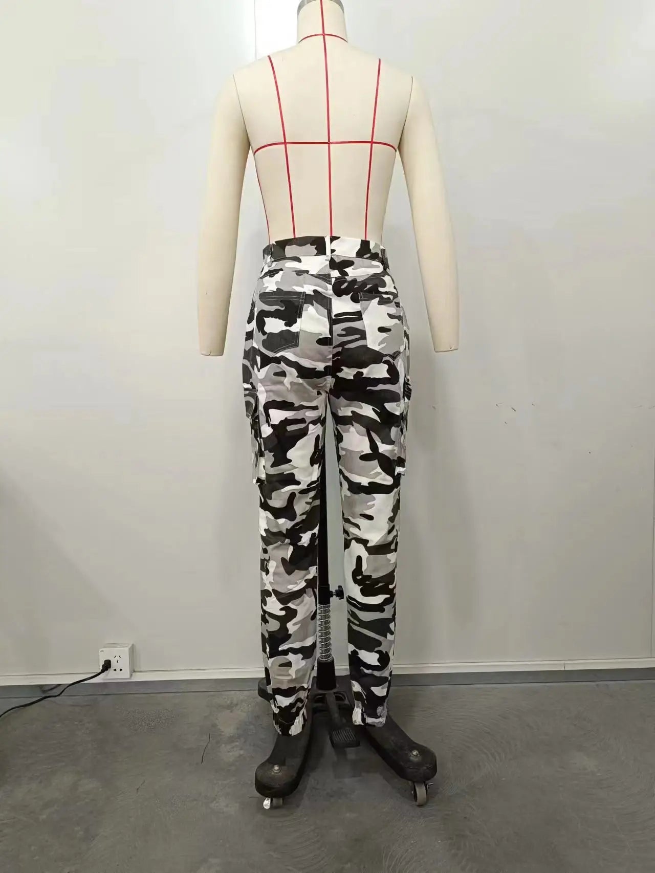 CM.YAYA Women’s Camouflage Printed Slim Cargo Pants 2024 Spring/Summer Pocket Jogger Street Fashion Safari Trousers