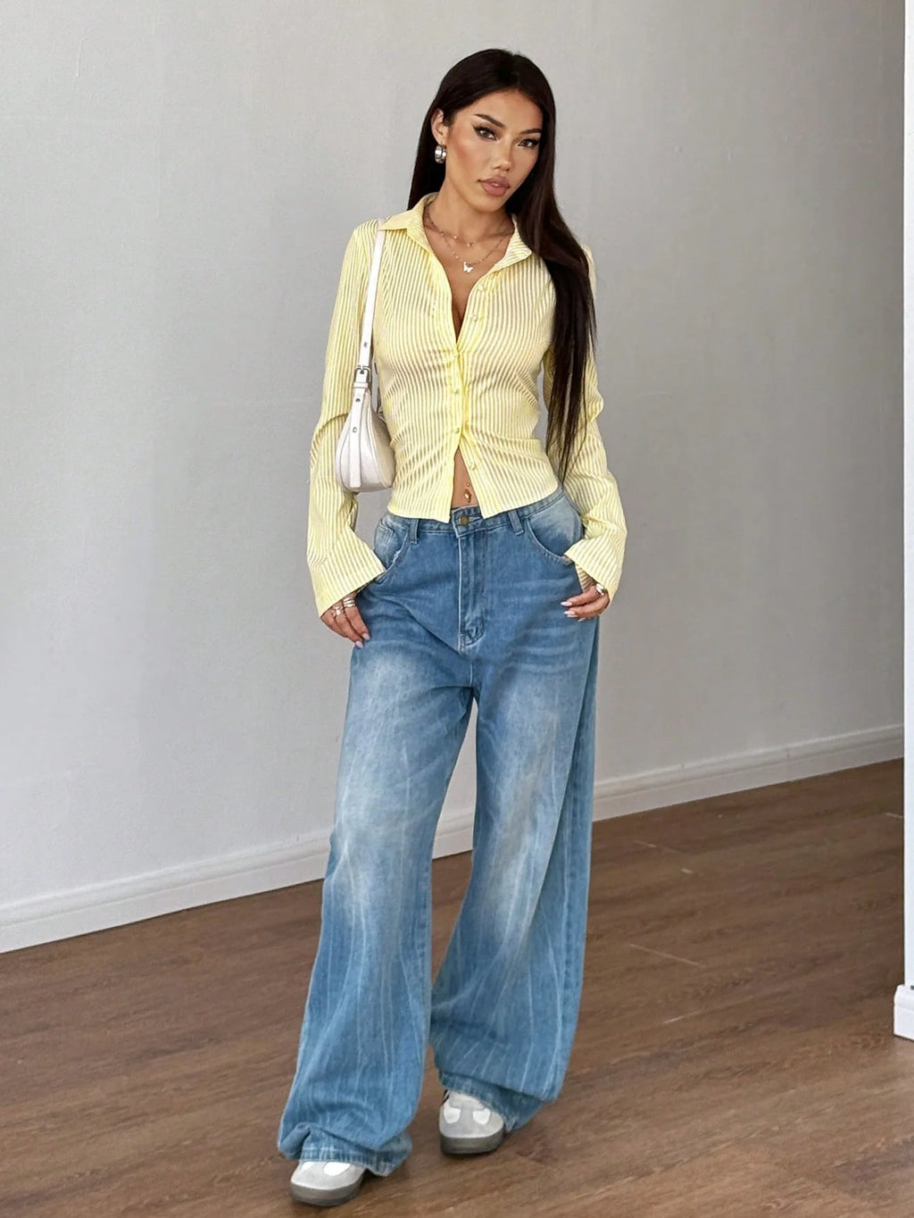 2025 Spring and Autumn New Fashionable and Casual Versatile V-neck Striped Temperament Slimming Long sleeved Shirt Top