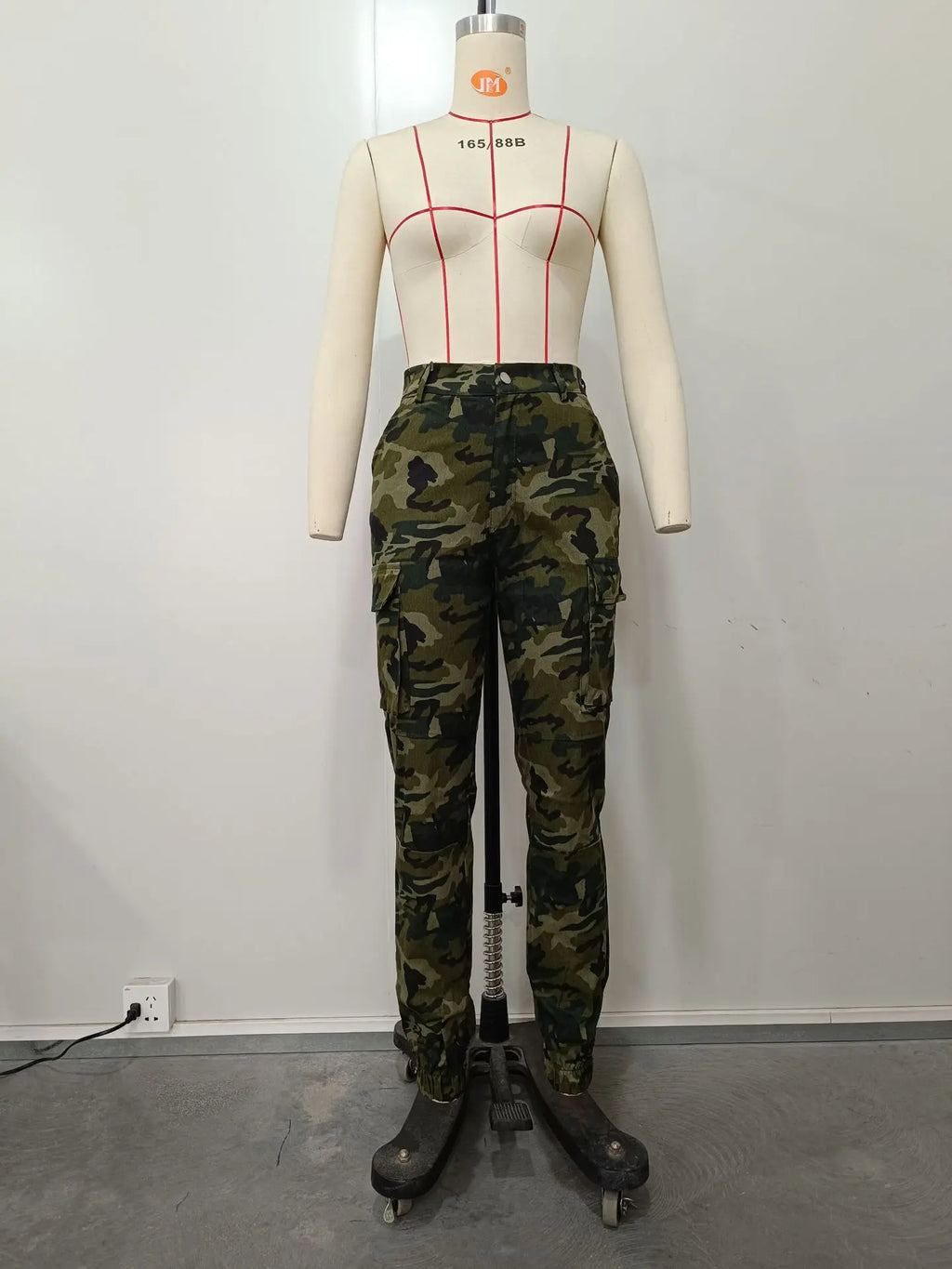 CM.YAYA Women’s Camouflage Printed Slim Cargo Pants 2024 Spring/Summer Pocket Jogger Street Fashion Safari Trousers
