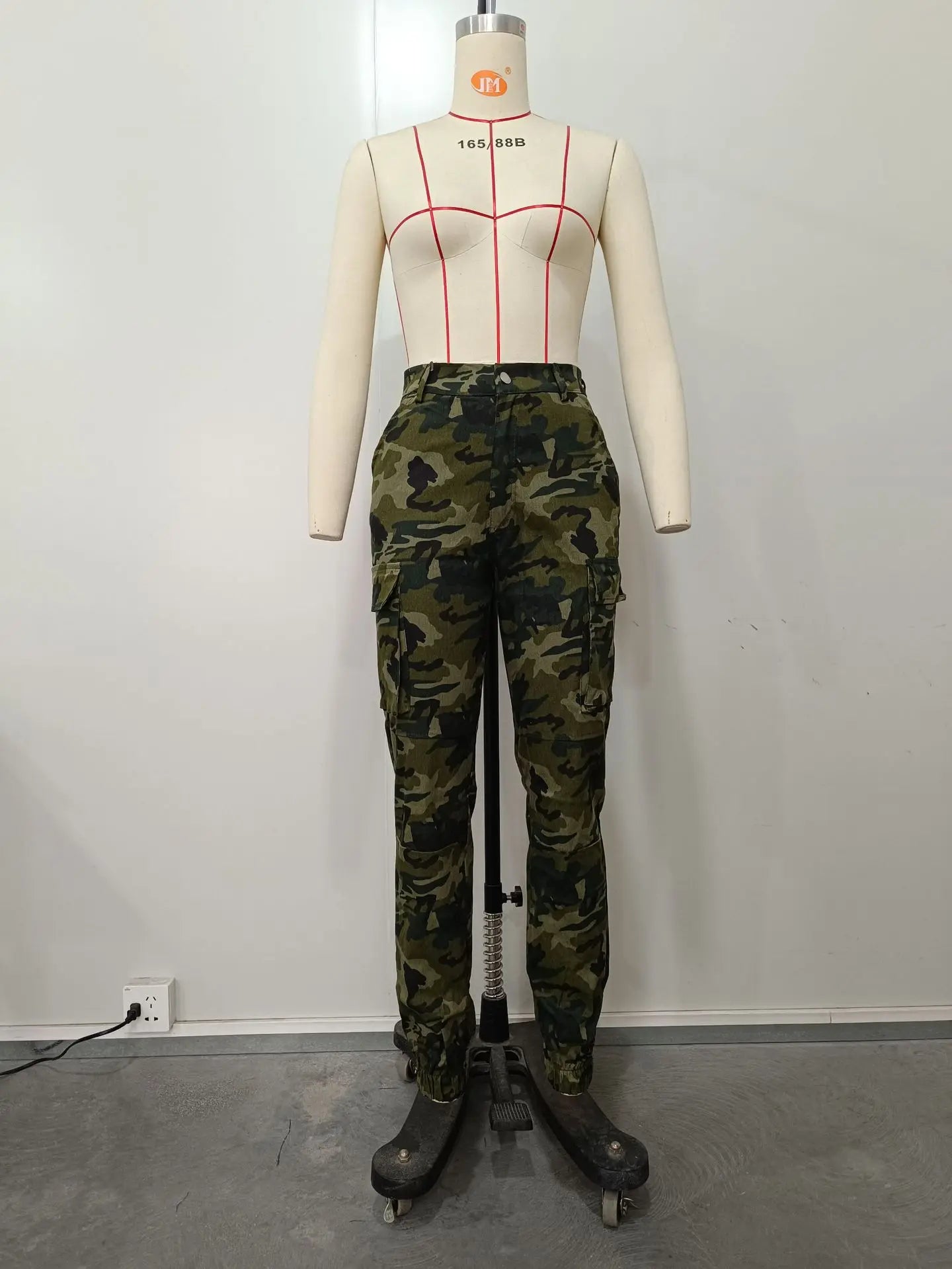 CM.YAYA Women’s Camouflage Printed Slim Cargo Pants 2024 Spring/Summer Pocket Jogger Street Fashion Safari Trousers