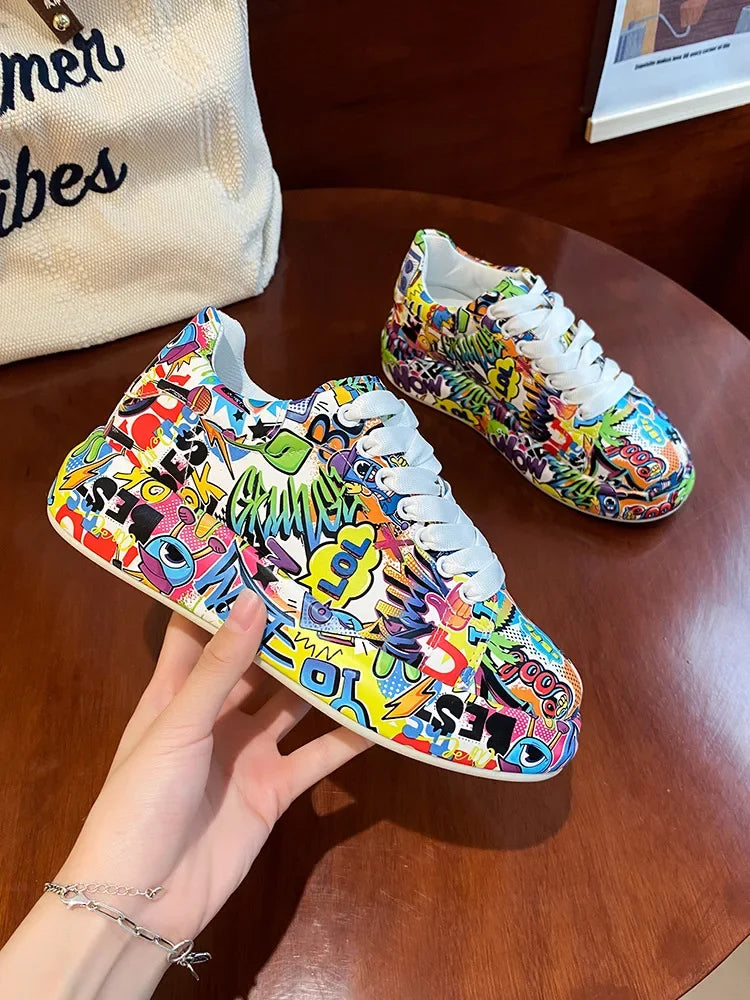 Women's Casual Sneakers Painted Graffiti Lace Up Sports Shoes for Women Flat Pu Leather Ladies Running Shoes Ladies Fashion New