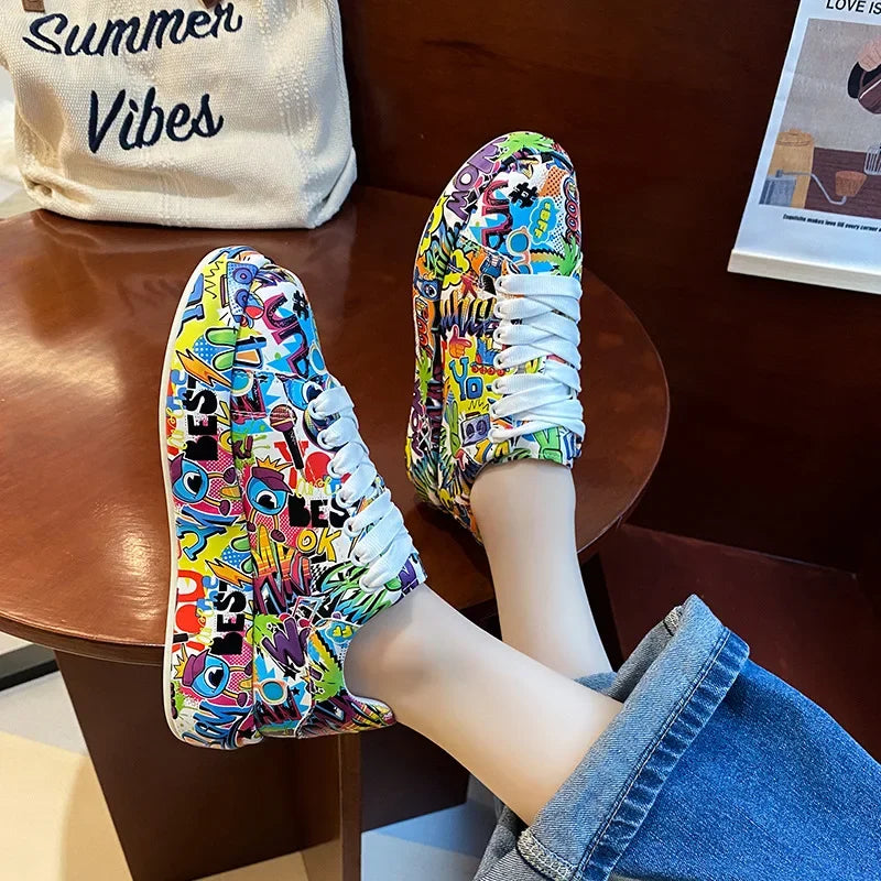 Women's Casual Sneakers Painted Graffiti Lace Up Sports Shoes for Women Flat Pu Leather Ladies Running Shoes Ladies Fashion New