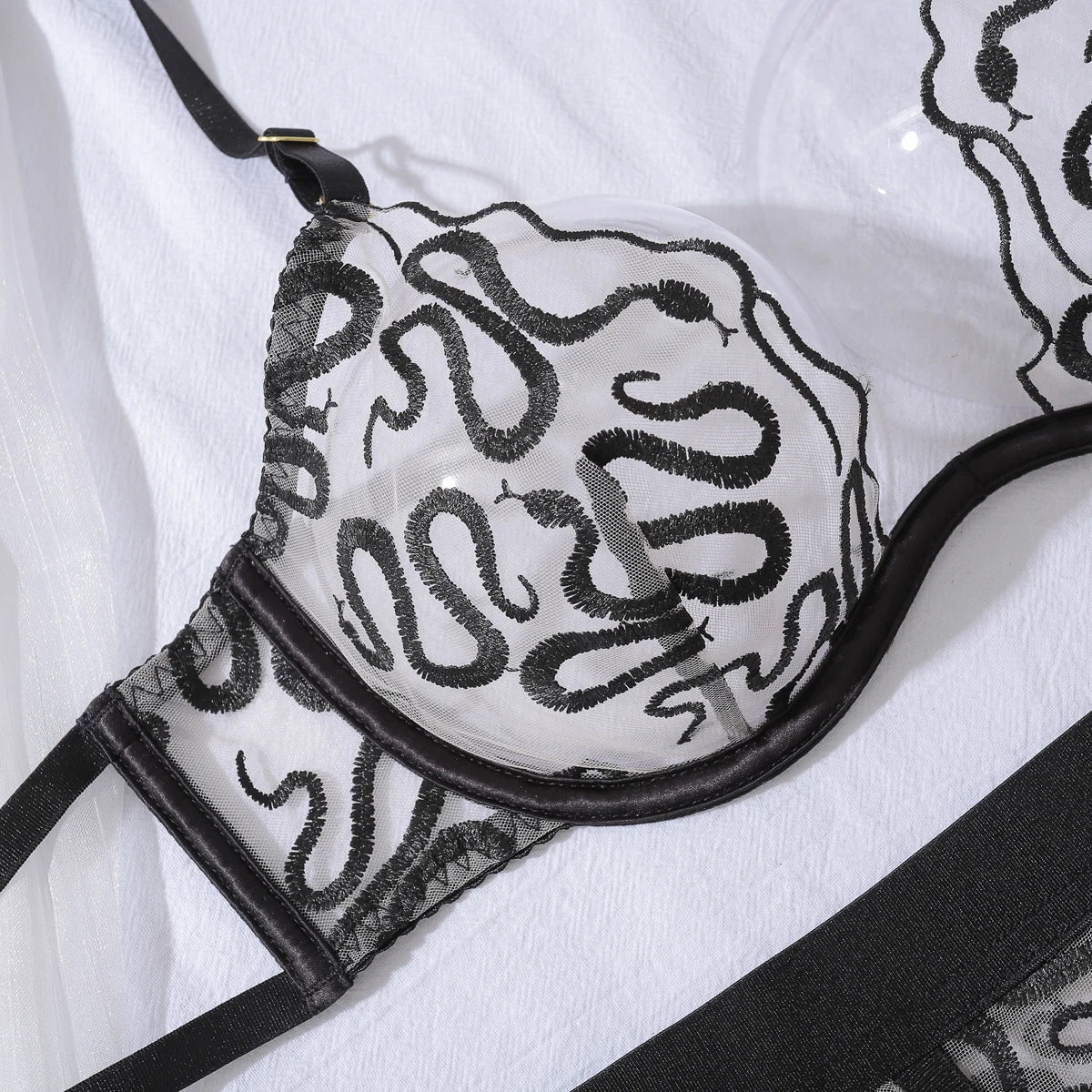 MUZISKAT Fancy Luxury Close fitting Women's 4-piece Underwear Sexy Hot Snake Embroidered Stocking Perspective Set