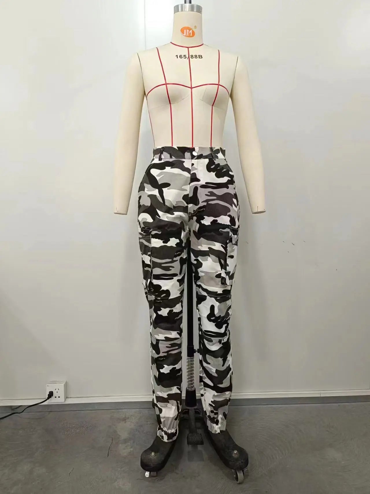 CM.YAYA Women’s Camouflage Printed Slim Cargo Pants 2024 Spring/Summer Pocket Jogger Street Fashion Safari Trousers