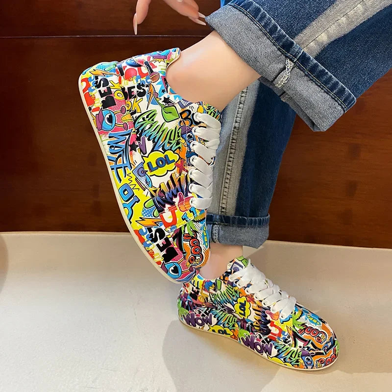 Women's Casual Sneakers Painted Graffiti Lace Up Sports Shoes for Women Flat Pu Leather Ladies Running Shoes Ladies Fashion New
