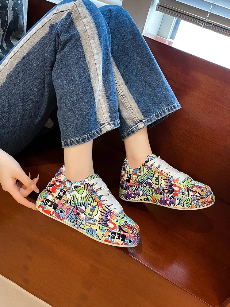 Women's Casual Sneakers Painted Graffiti Lace Up Sports Shoes for Women Flat Pu Leather Ladies Running Shoes Ladies Fashion New
