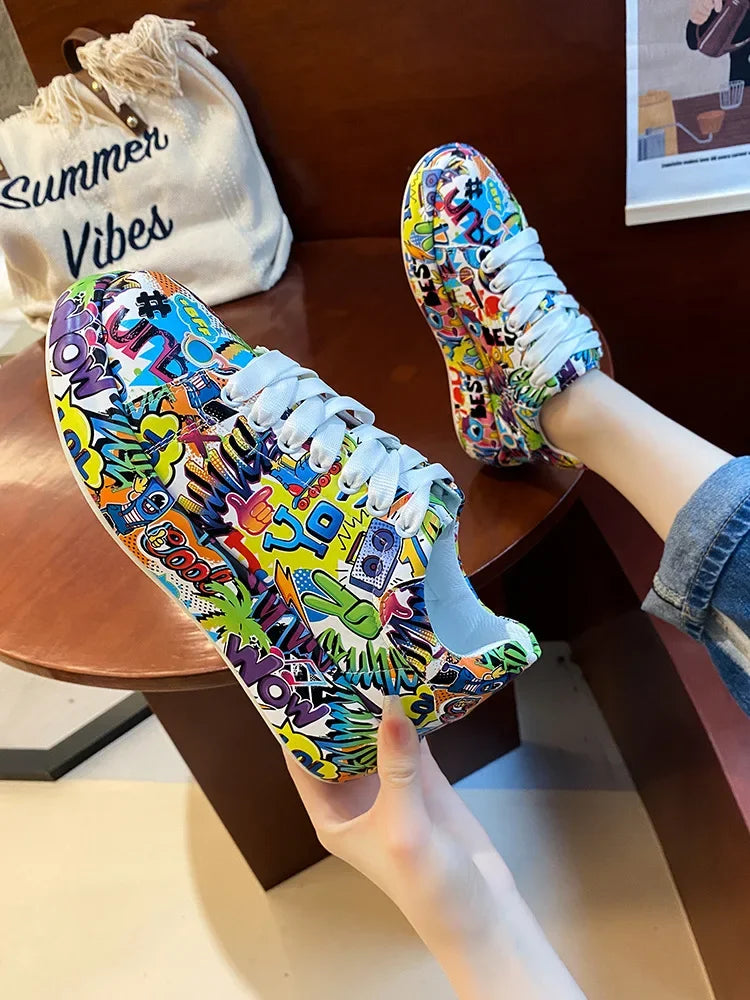 Women's Casual Sneakers Painted Graffiti Lace Up Sports Shoes for Women Flat Pu Leather Ladies Running Shoes Ladies Fashion New