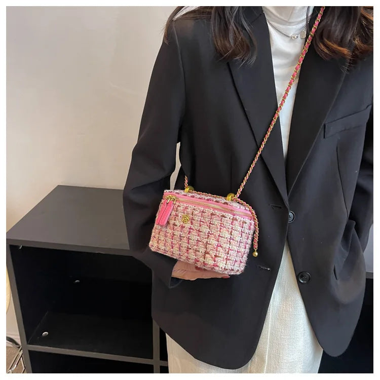 Women Shoulder Bags 2023 Popular Fashion Niche Crossbody Bag Wool Chain Small Square Bag Fashionable Purses and Handbags