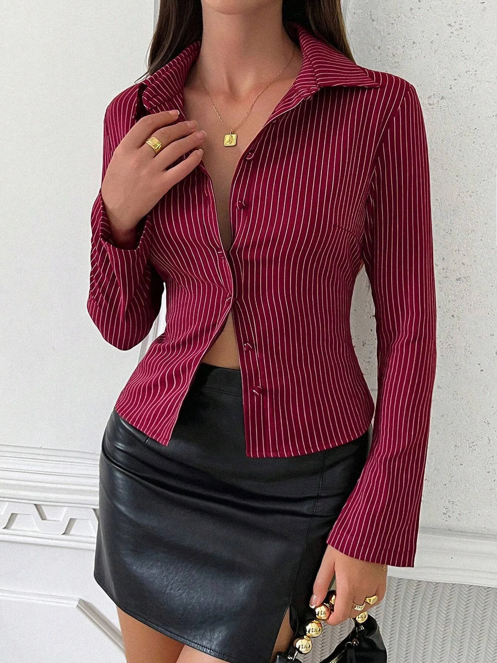 2025 Spring and Autumn New Fashionable and Casual Versatile V-neck Striped Temperament Slimming Long sleeved Shirt Top