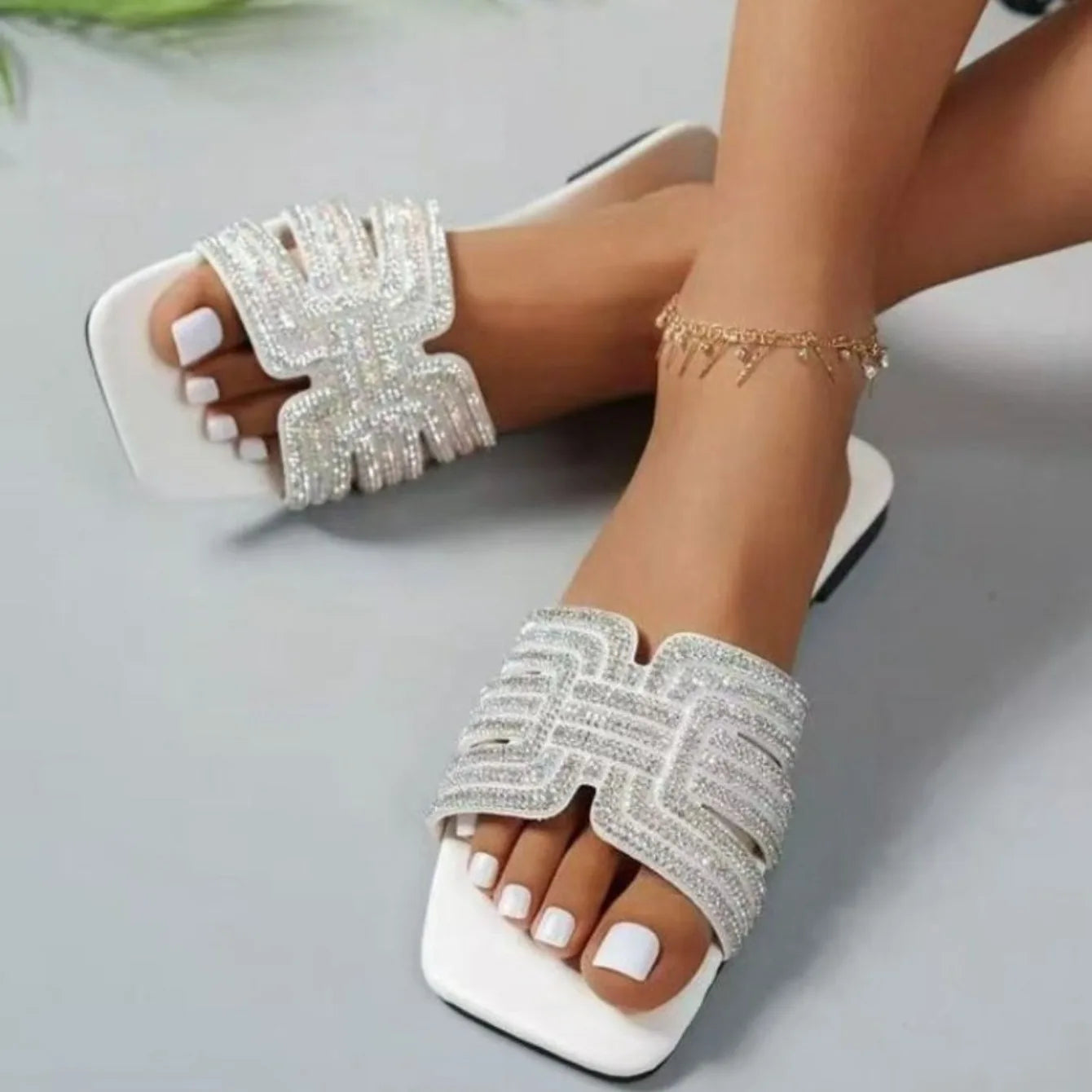 2025 Summer Women Rhinestone Slippers Outdoor Slippers Fashion Non-Slip Beach Shoes Comfortable Square Heel Sandals Slides Women