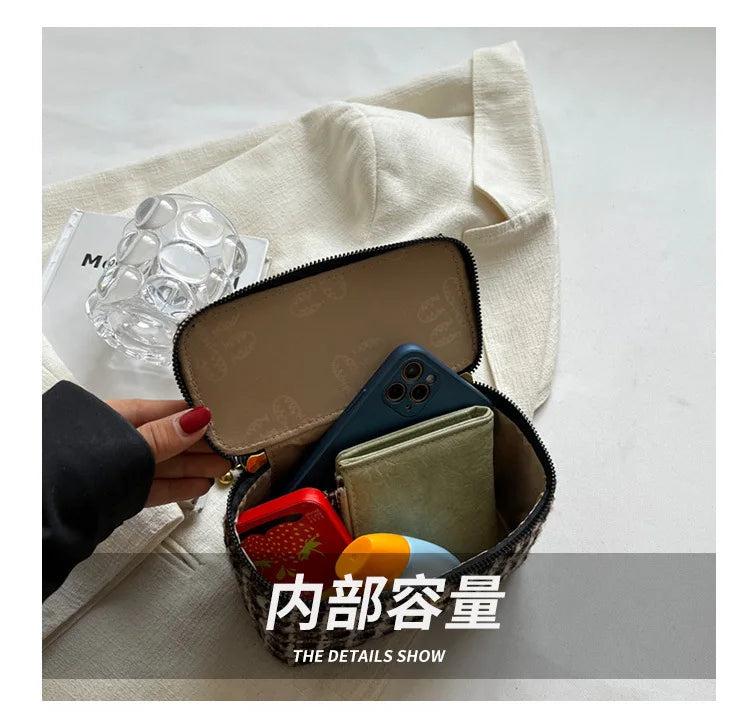 Women Shoulder Bags 2023 Popular Fashion Niche Crossbody Bag Wool Chain Small Square Bag Fashionable Purses and Handbags