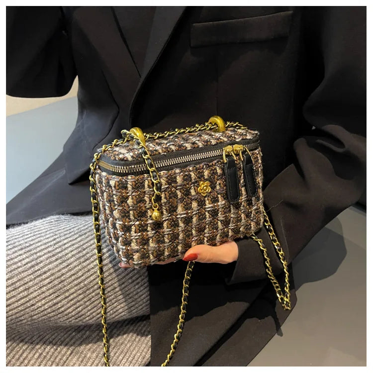 Women Shoulder Bags 2023 Popular Fashion Niche Crossbody Bag Wool Chain Small Square Bag Fashionable Purses and Handbags